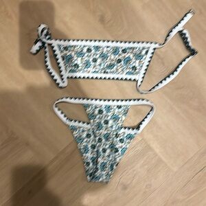 Women’s brand, new green and floral print bikini size extra small never worn